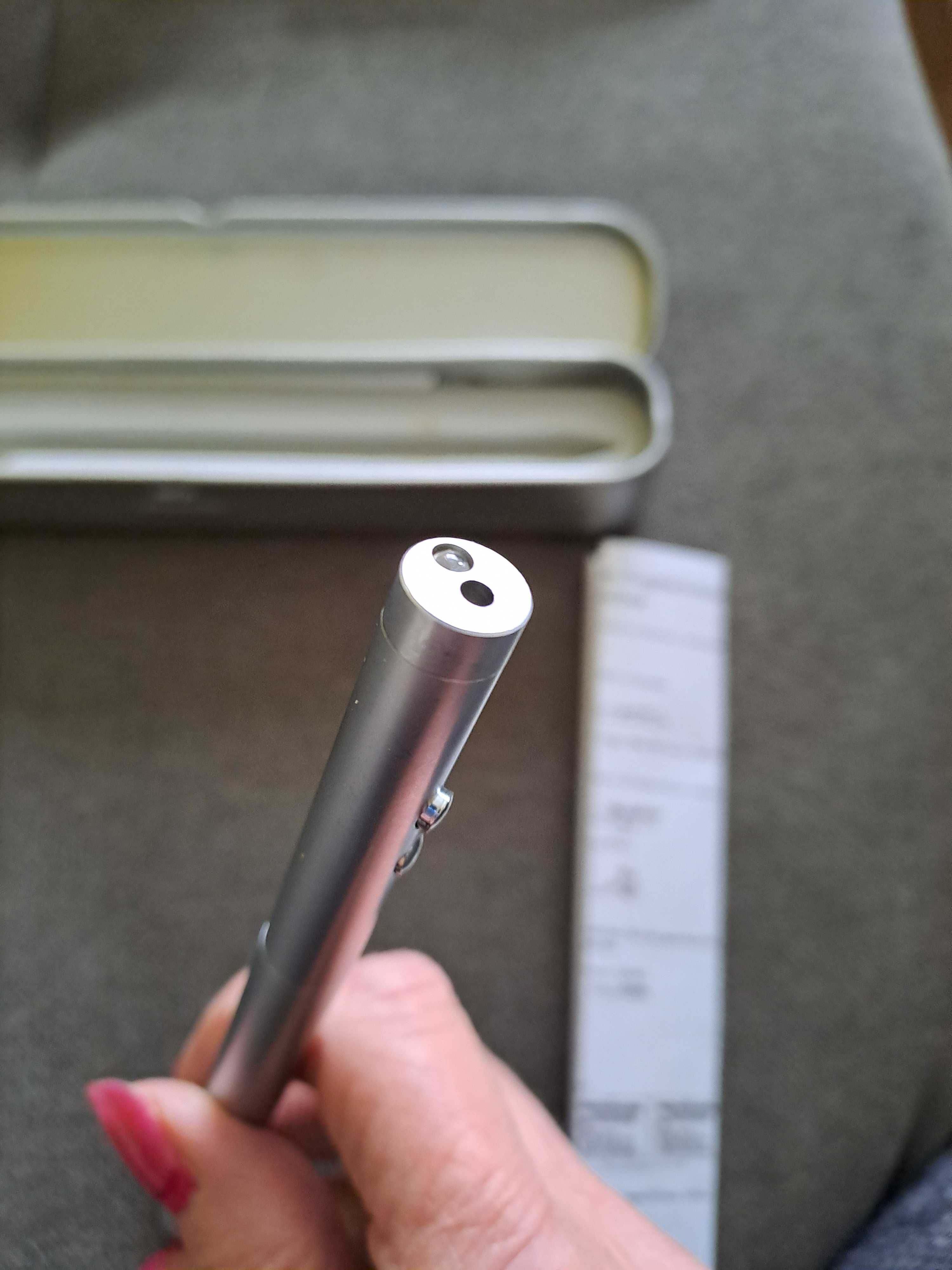 Химикалка показалка с батерия в кутия БАН