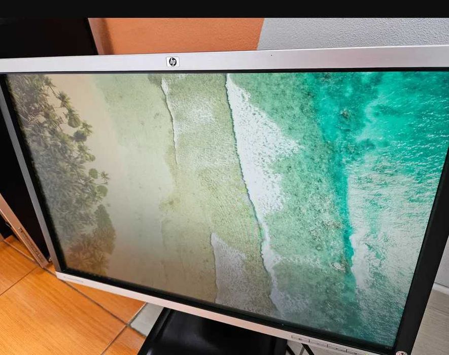 Монитор 22 инча (HP LA2205)