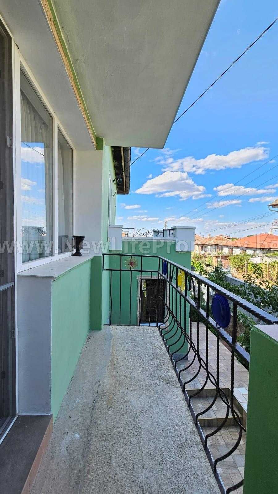Продава се двуетажна къща в град Средец, област Бургас