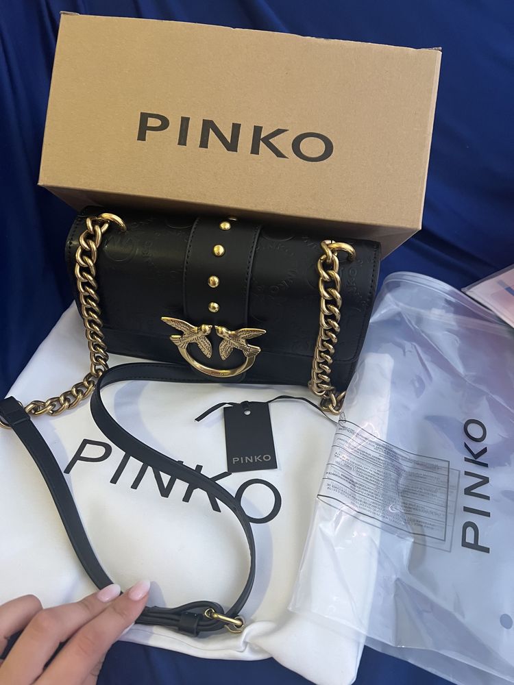 Дамска чанта Pinko 21*12*7cm черна с регулираща дръжка