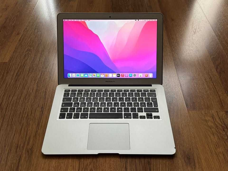 13.3'Apple MacBook Air Mid 2017 8GB RAM/256GB SSD/Intel i5