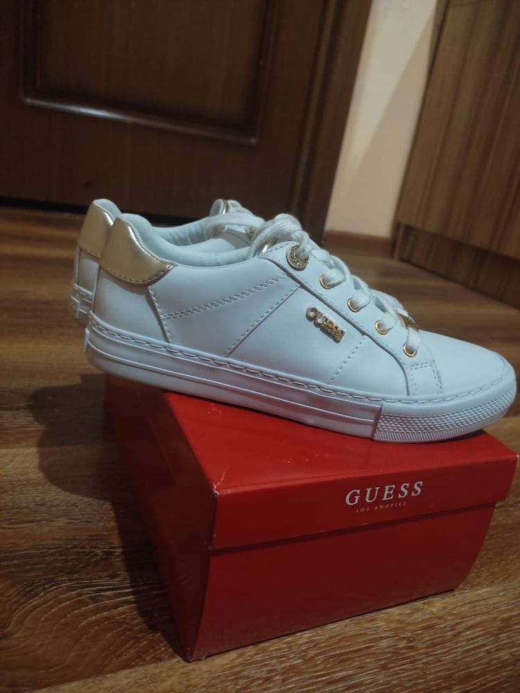 Кеды белые Guess