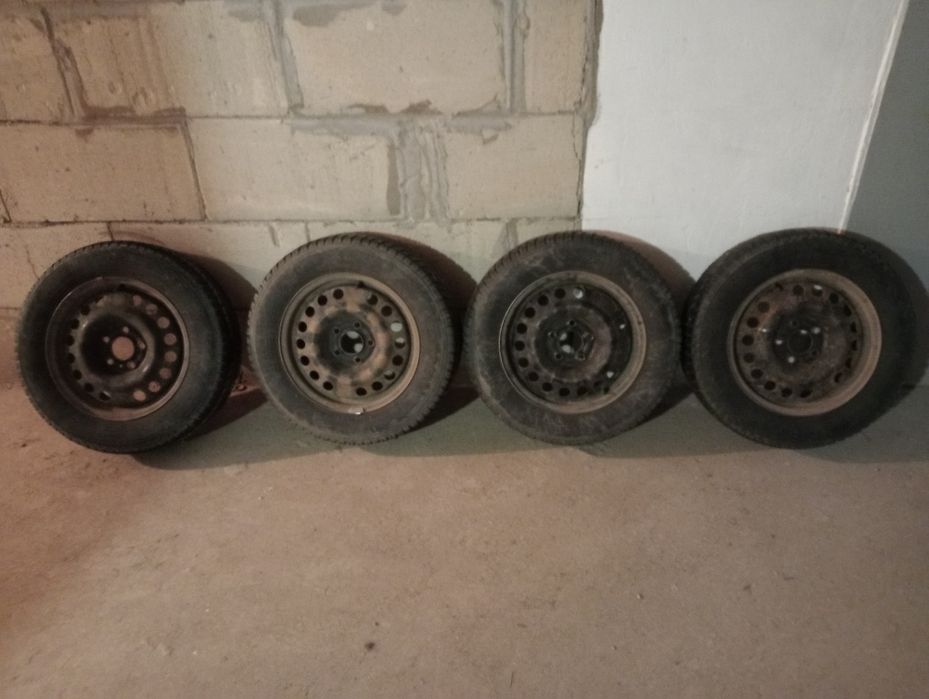 Продам диски с шинами 195/65/R15