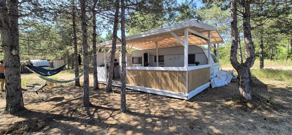 Продава се каравана с навес на Offshore Camp плаж Градина