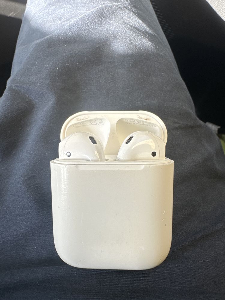 Продам airpods 2 в хорошем состоянии