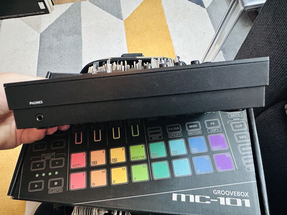 Roland MC 101 groovebox