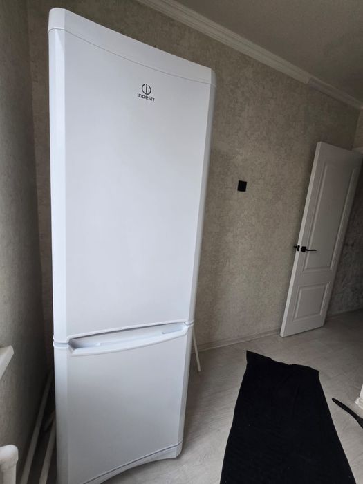 Холодильник indesit
