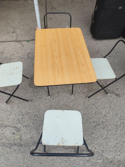 1 Стол 4 стула советских времён