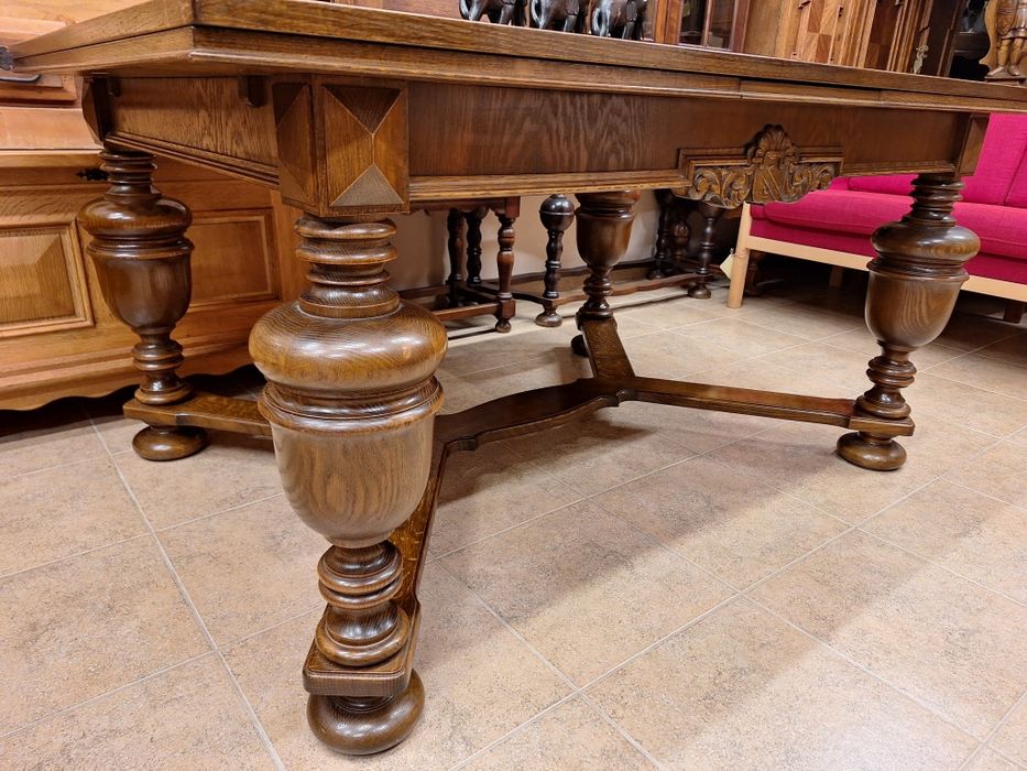 УНИКАТ! Маса за трапезария с богата дърворезба