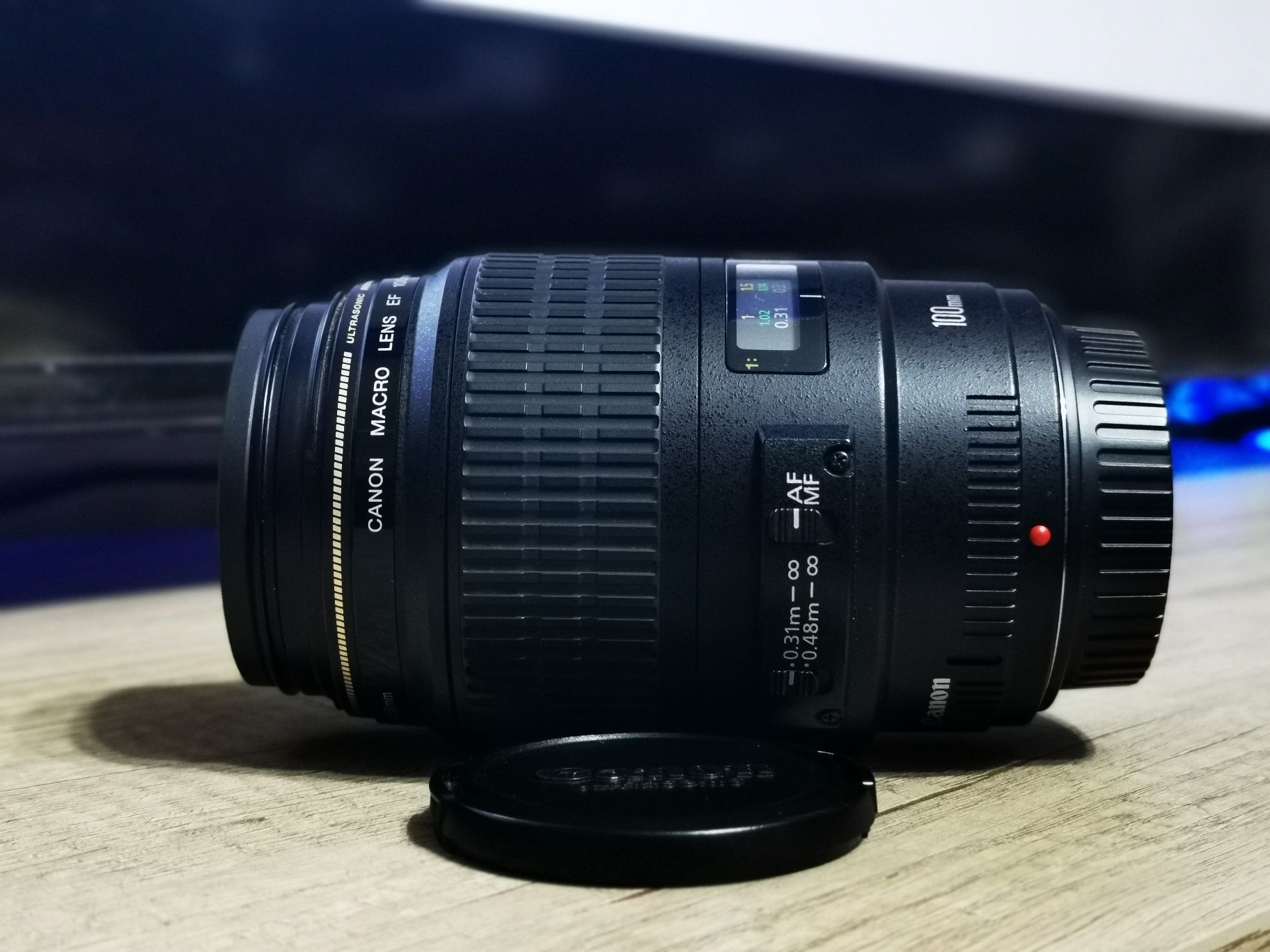 Canon EF 100mm f/2.8 USM Macro (1:1)