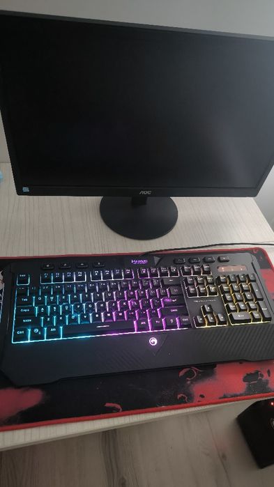 Vând PC folosit , si monitor AOC, pret negociabil