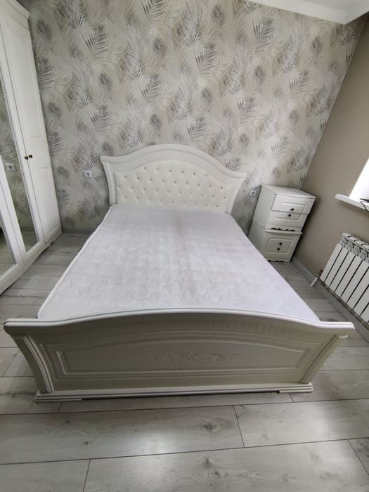 Двуспальный кровать с матрасом