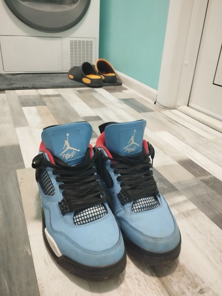Jordan 4 travis scott