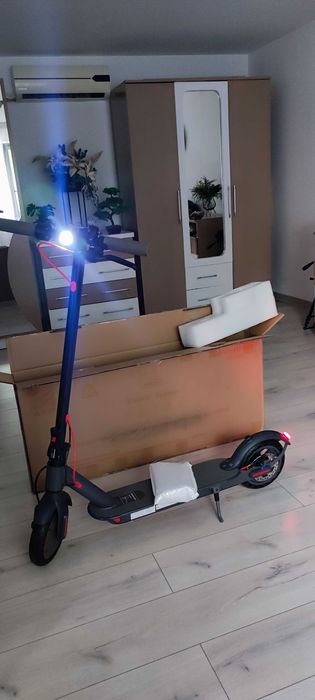 Trotineta electrica noua 0km AovoPro ver 10.5Ah cu autonomie extinsa