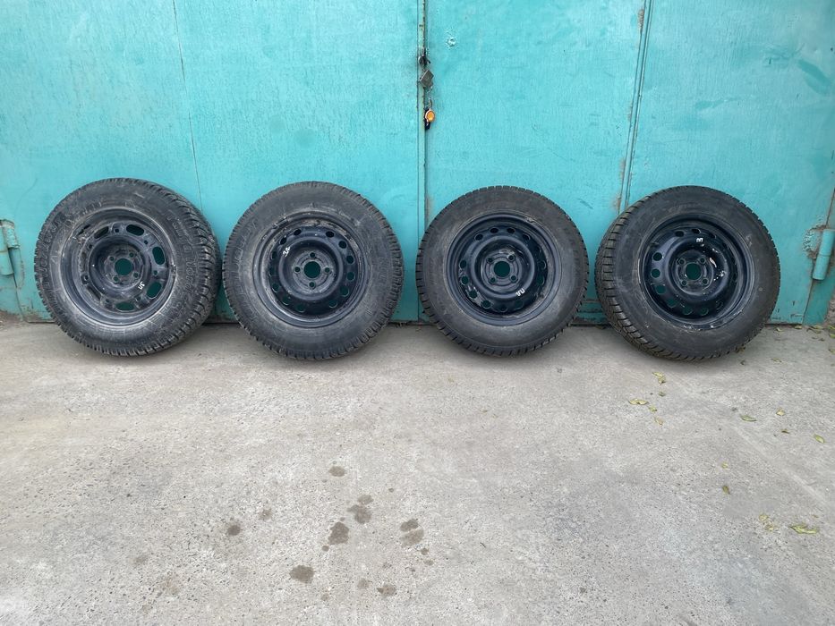 Зимние шины с дисками R14 год 2024 почти новые 185/65/14