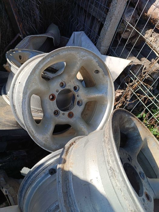 Vând roți 15-16 Opel frontera