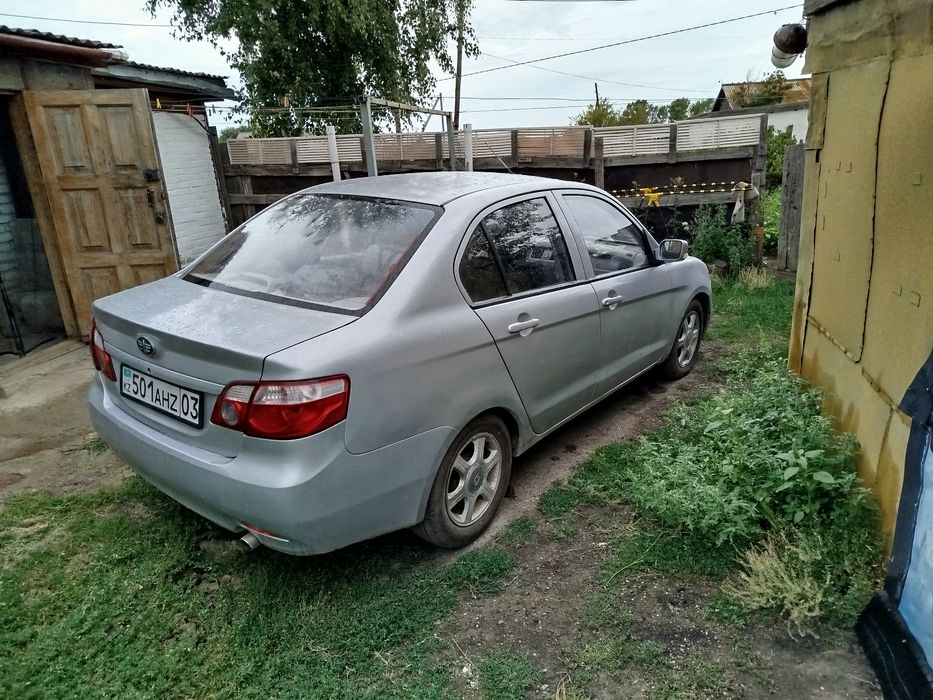 Продаю FAW V5 2012 года