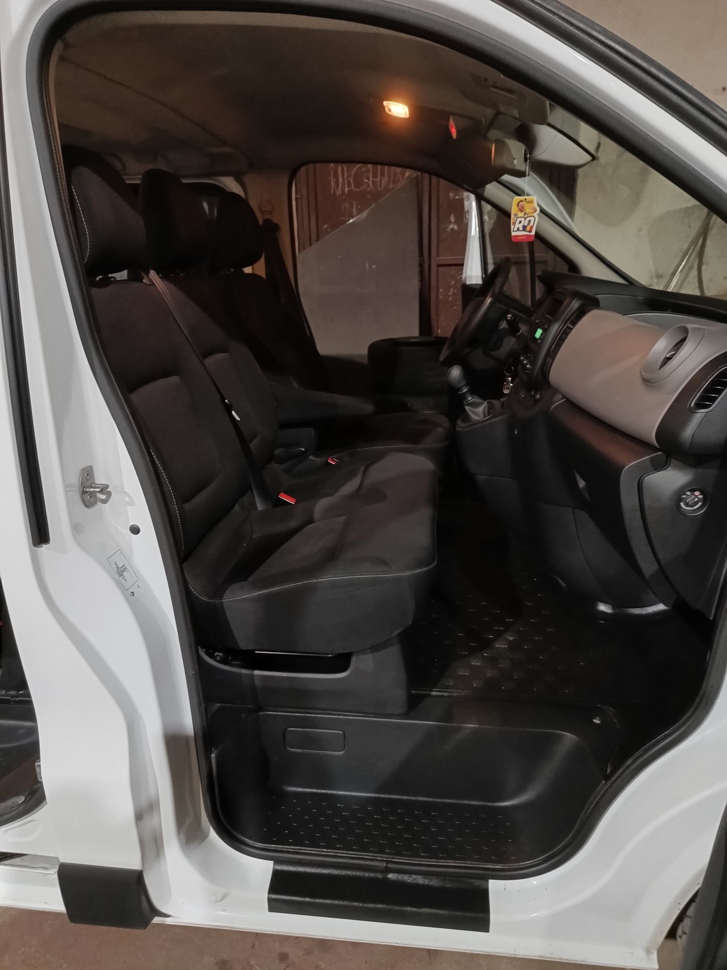 Renault Trafic 1.6 dci , 8+1 locuri