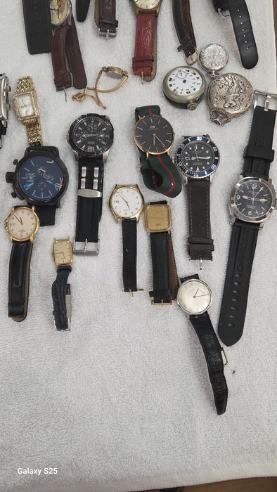 Ceasuri. Intre 100 lei. Si. 900 lei. Peste 40 buc