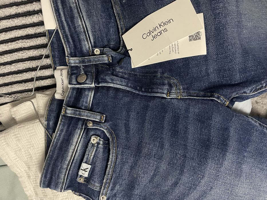 Blugi Calvin Klein noi cu eticheta