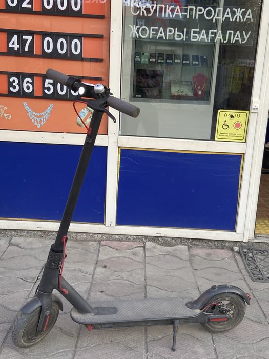 Электросамокат Xiaomi M365