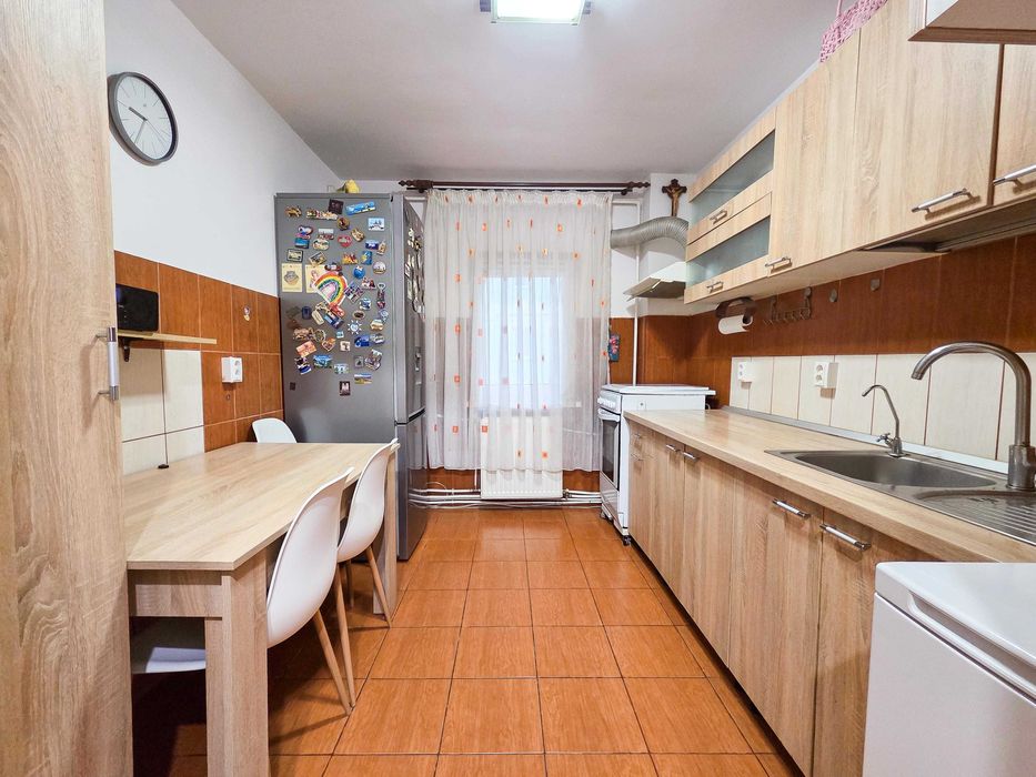 Apartament 3 camere semidecomandate, etaj 1, zona Zimbru, Miron Costin