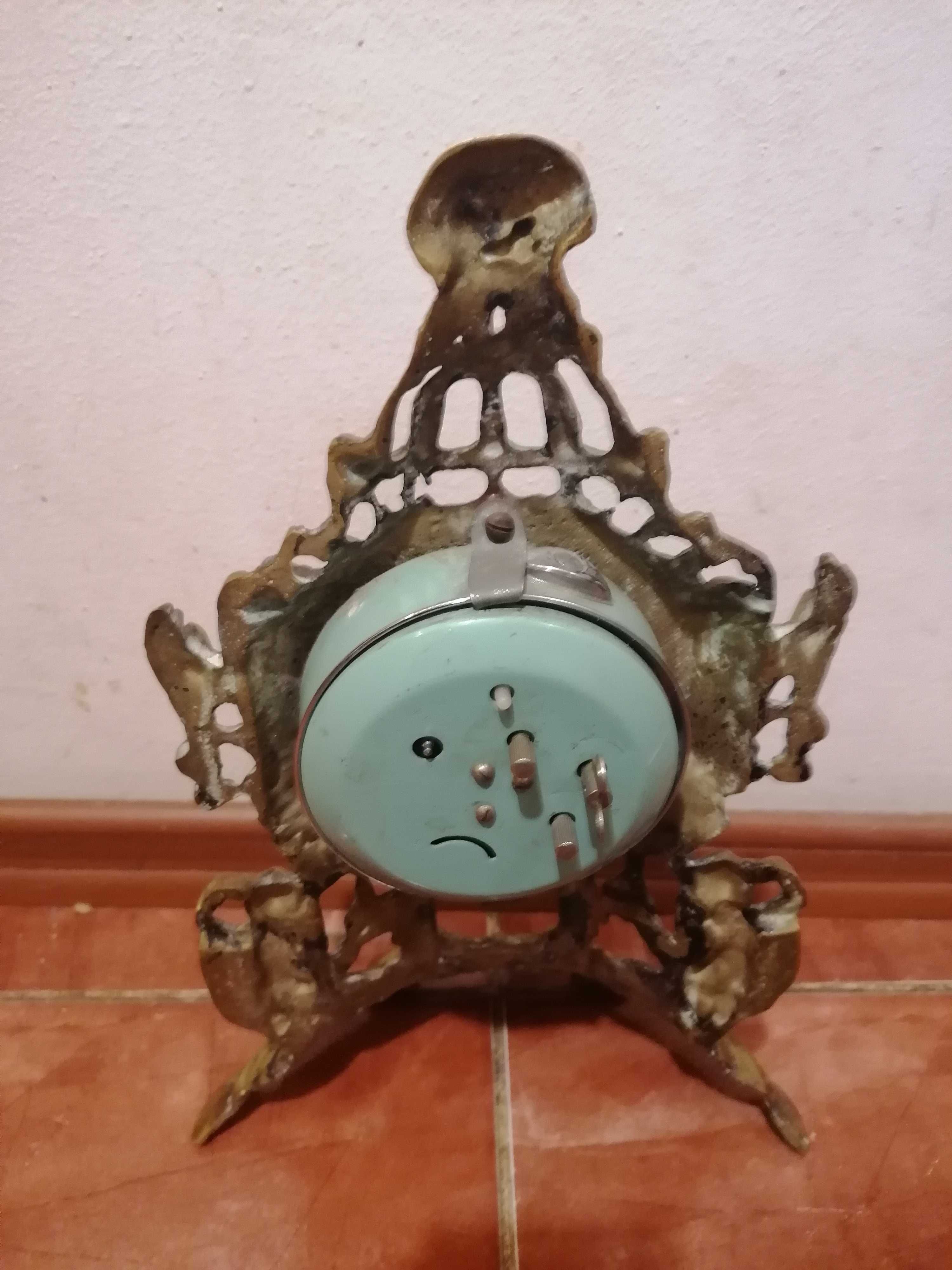 Ceas cu cadrul din bronz vintage