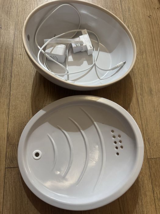 Vând fântână apă pisici