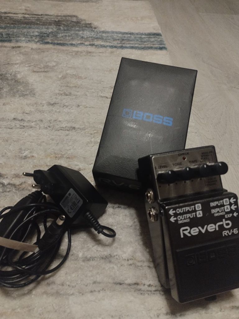 Pedala chitara reverb BOSS si cadou adaptorul