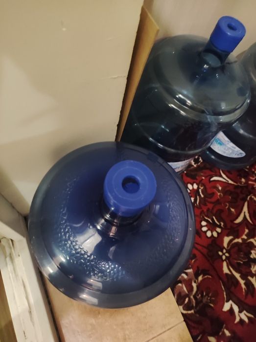 Продам бутыль 19 л