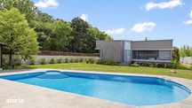 Vila cu piscina l acces in padure l gradina