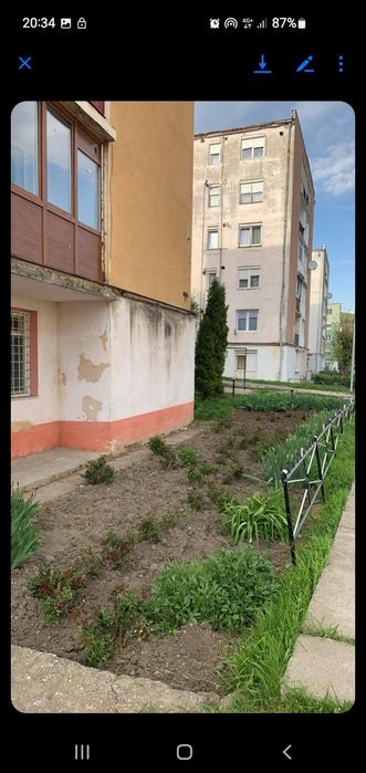 Închiriez doua apartamente tot parterul de jos