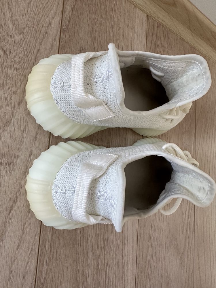 Adidasi yeezy nr :39,5