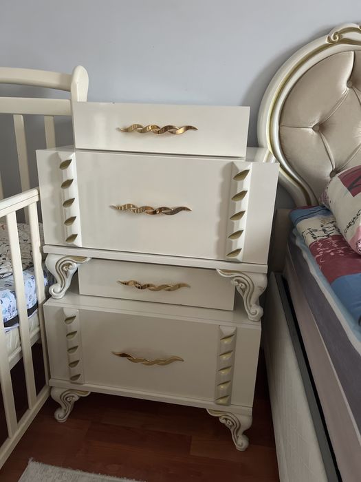 Прикроватные тумбочки