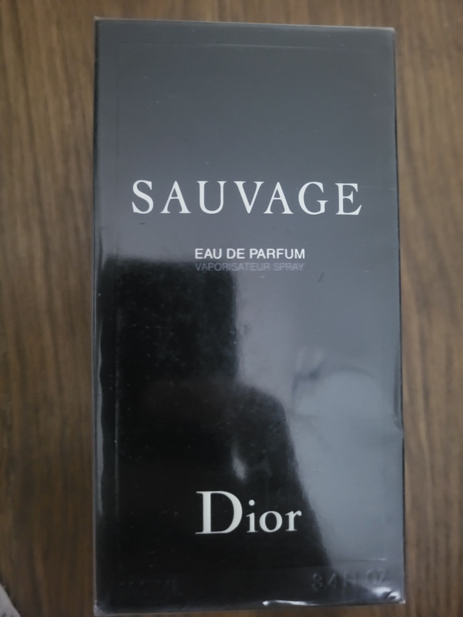 Vând parfum de lux Sauvage Dior de 100 ml.