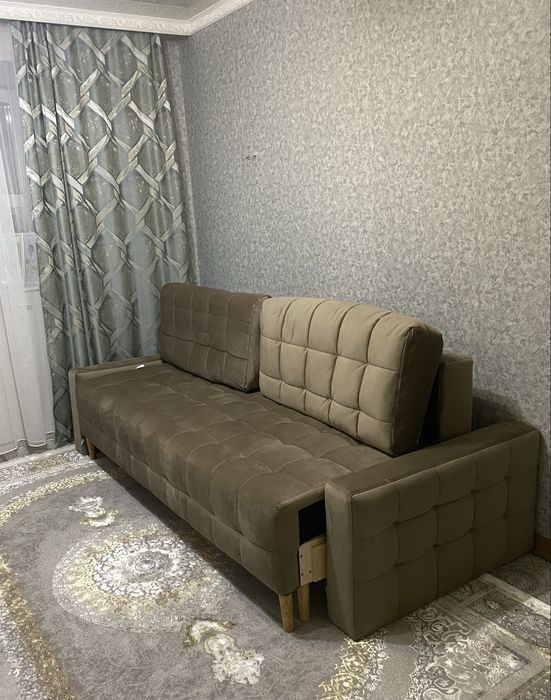 Продаю стильный коричневый диван в отличном состоянии!