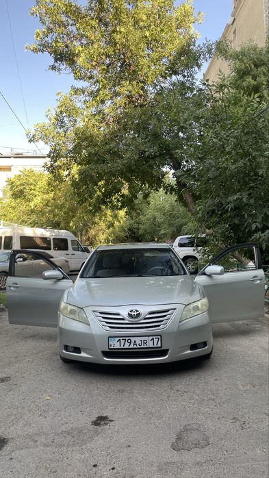 Toyota Camry 40       2,4 бензин