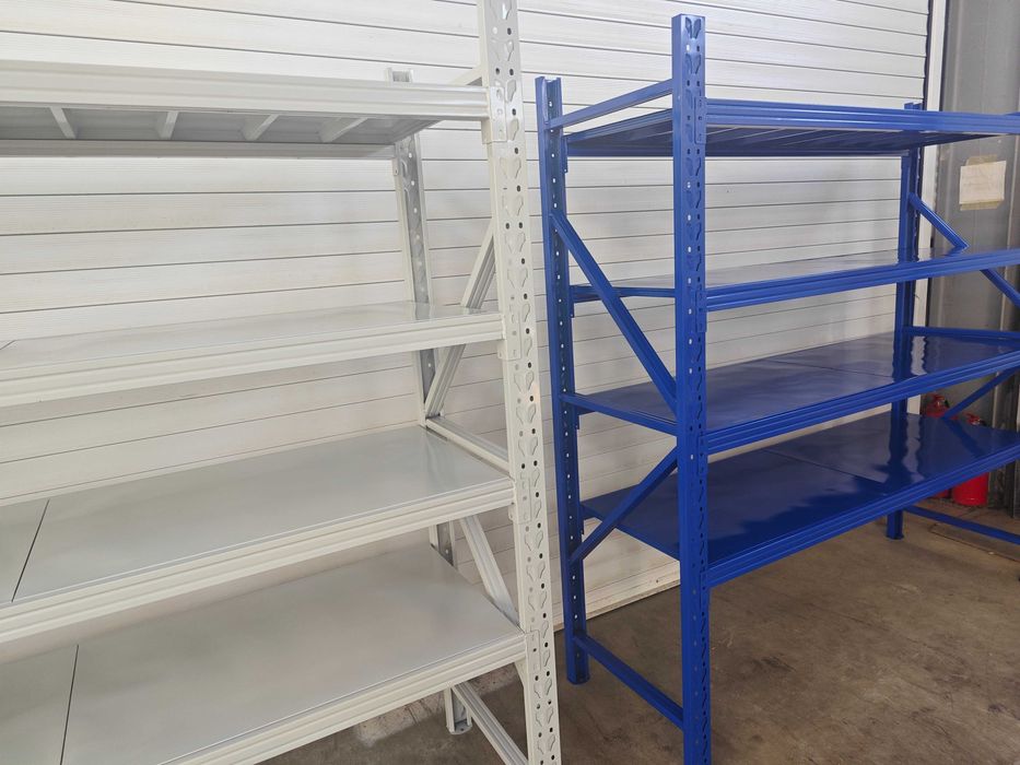 Метални стелажи с 4 рафта