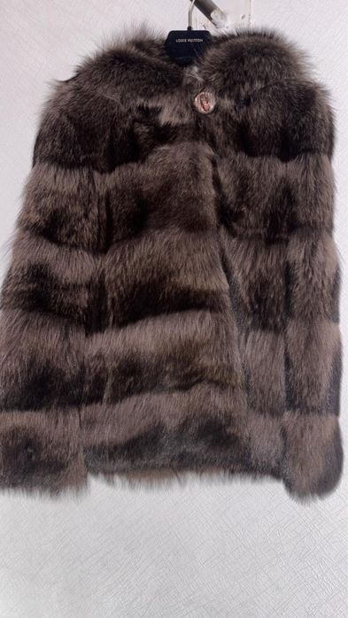 Продам шубу 48 размер, нутрия - новая