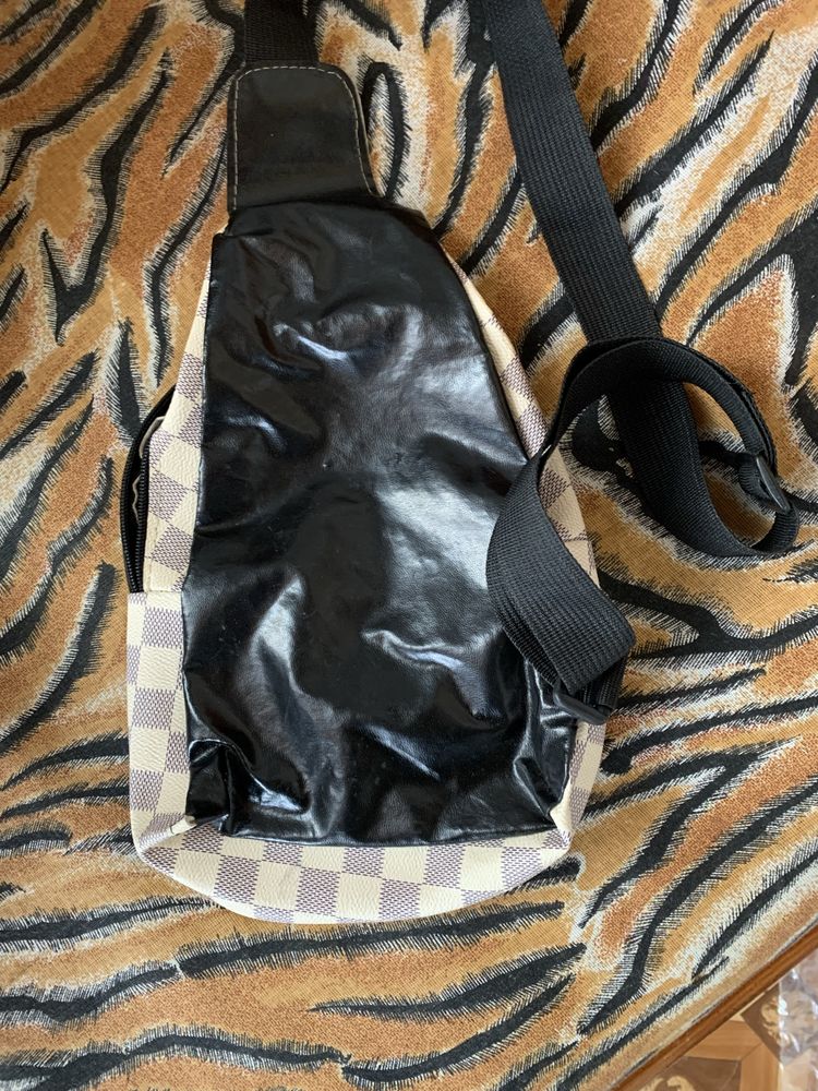 Продавам чанта Louis vuitton Paris
