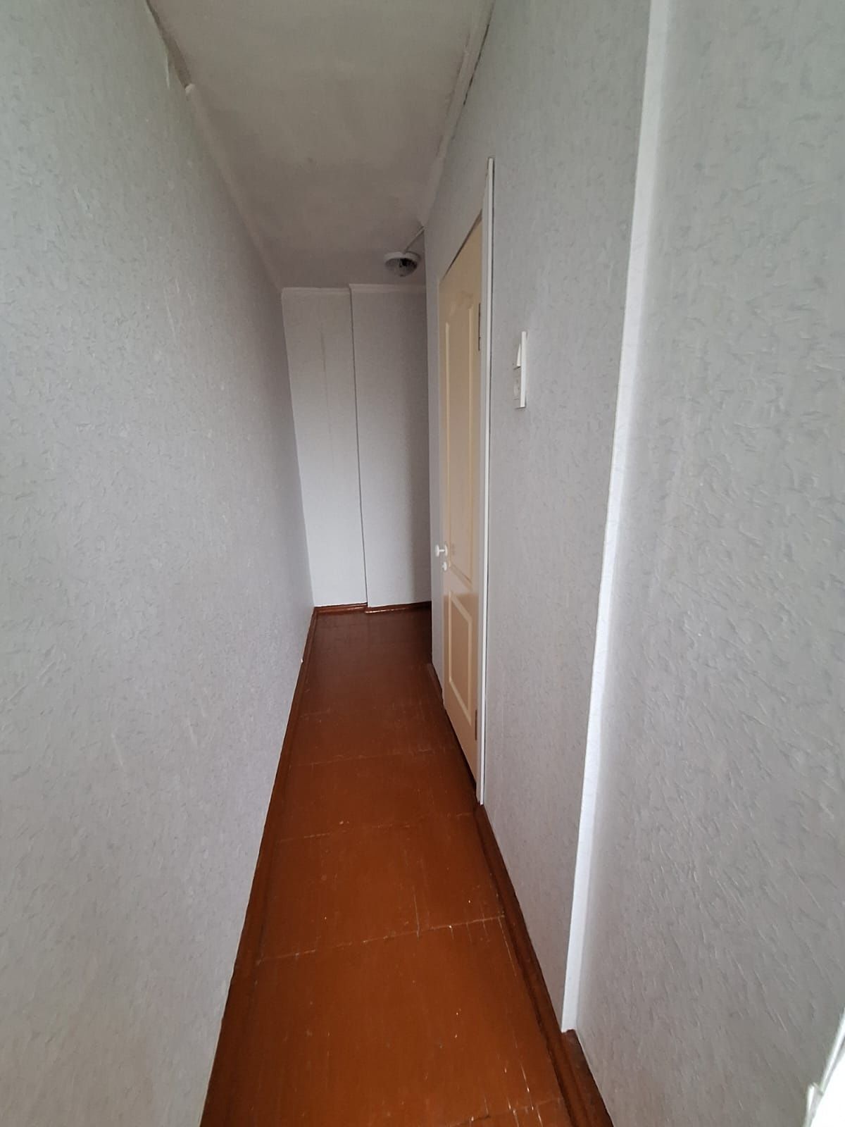 Продам 1а ком 8 микрорайон