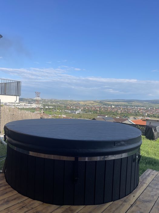 Inchiriere casa/ garsoniera la curte