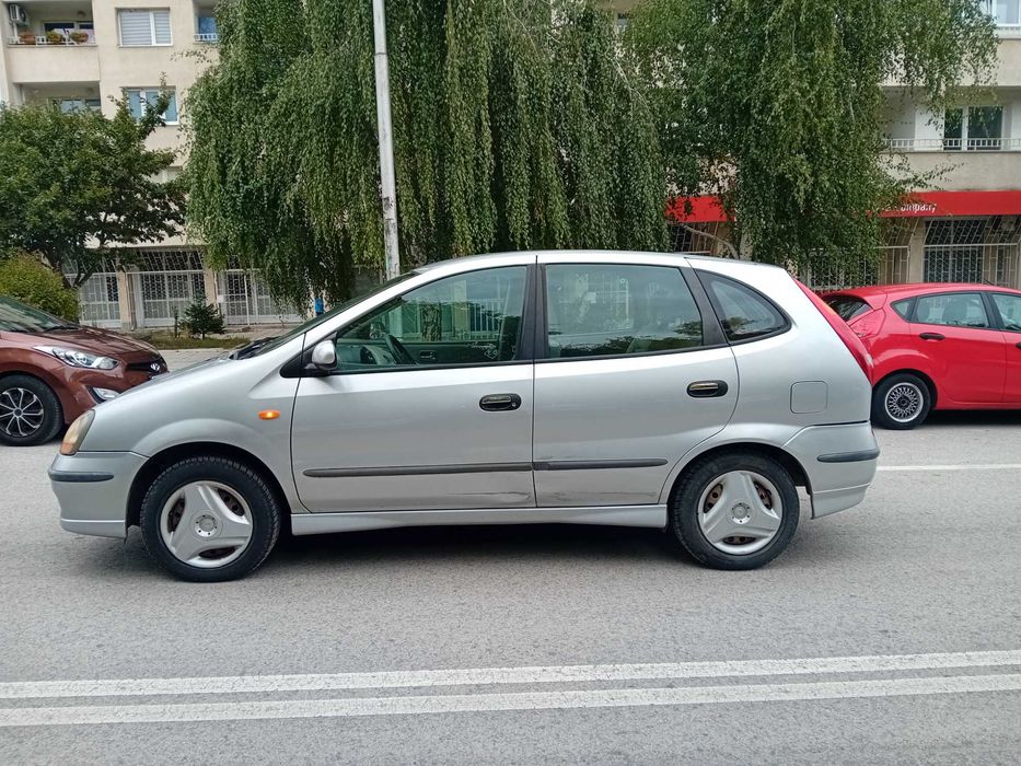 Автомобил Нисан Алмера Тино 2002