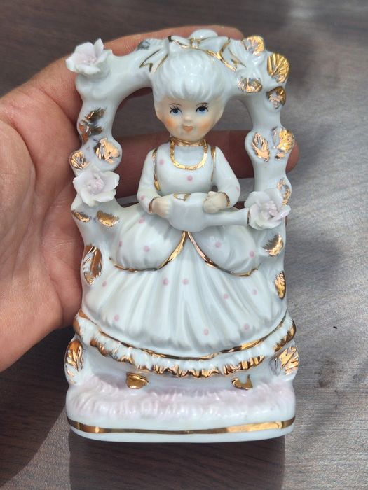 Маркирани корейски порцеланови фигурки