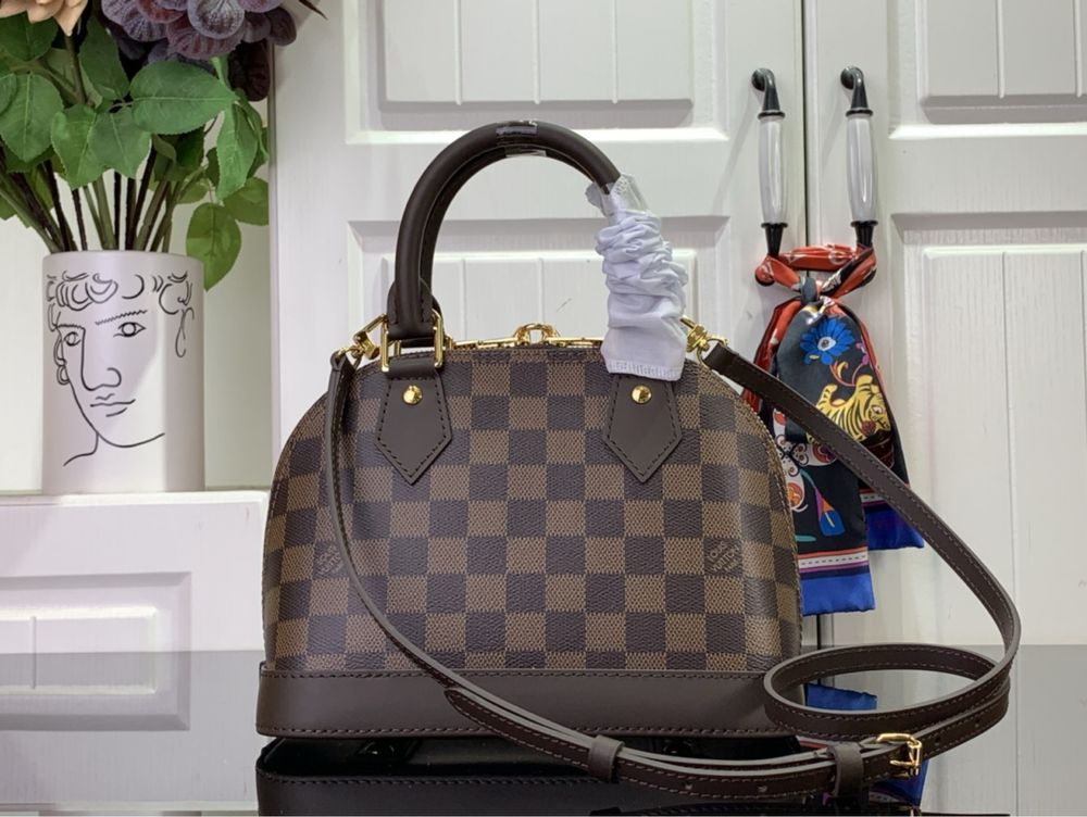 Geanta Louis Vuitton Alma 24