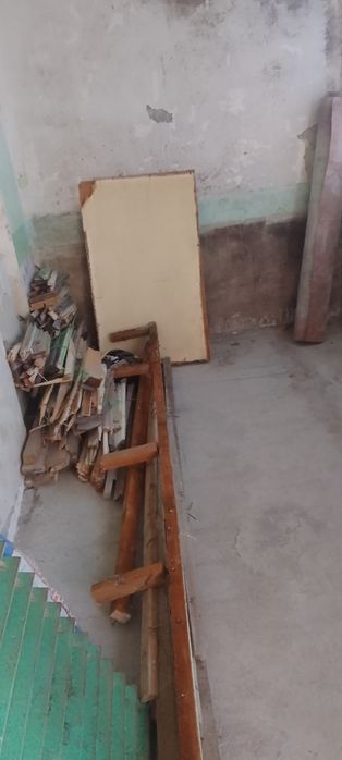 Дрова, дсп ,линолиум отдам даром