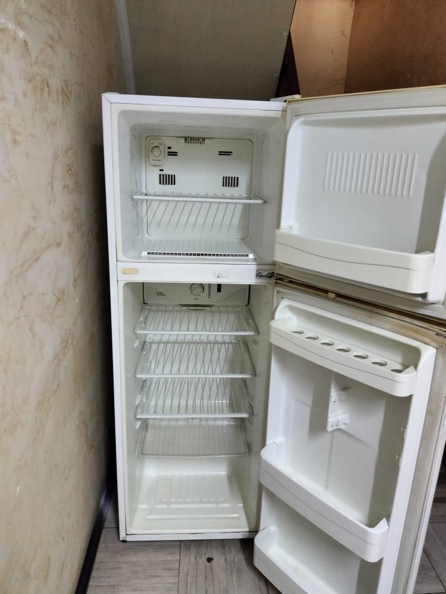 Холодильник двух камерный. LG.
