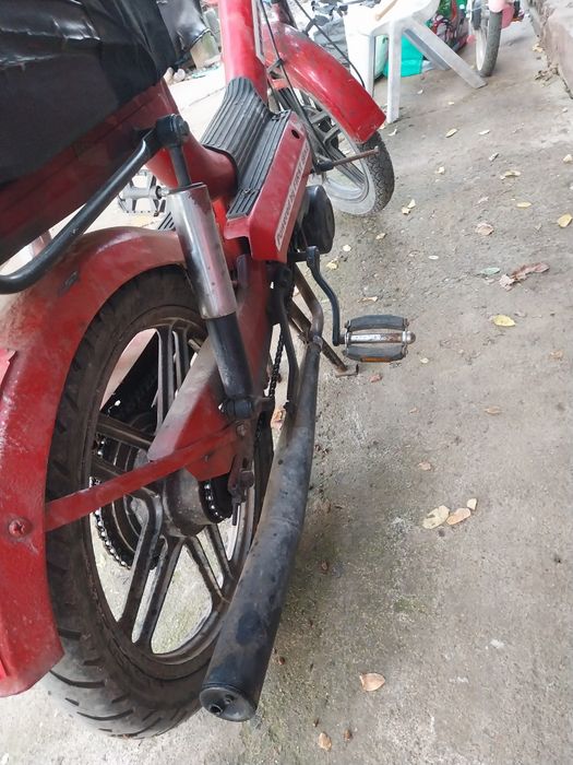 Moped cu pedale foarte bun