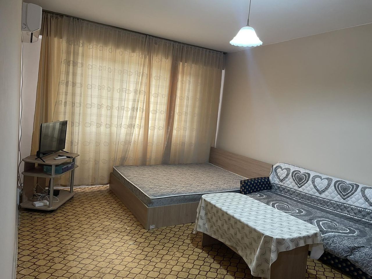 Дава се под наем Двустаен апартамент в Харманли - 45 кв.м за 204 € - Снимка #2
