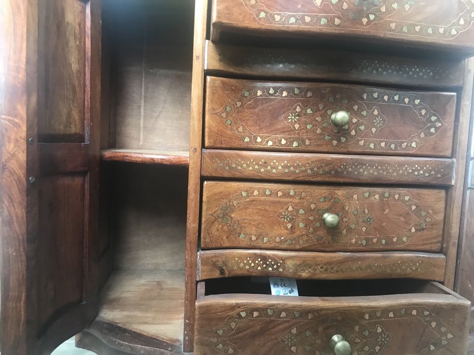 Шкаф комод дървен шишам